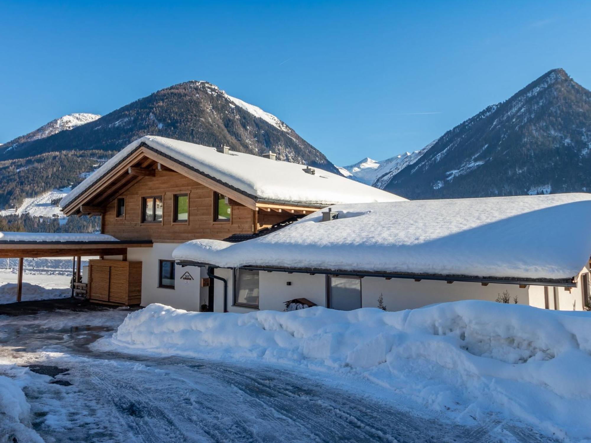 Chalet In Neukirchen Am Grossvenediger With Pool Villa Buitenkant foto