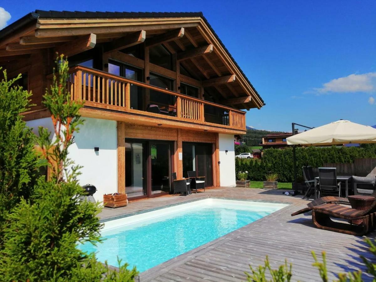 Chalet In Neukirchen Am Grossvenediger With Pool Villa Buitenkant foto